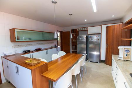 Casa de condomínio à venda com 300m², 5 quartos e 2 vagas Casa de condomínio à venda com 300m², 5 quartos e 2 vagasCozinha