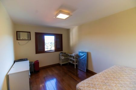 Casa de condomínio à venda com 300m², 5 quartos e 2 vagas Casa de condomínio à venda com 300m², 5 quartos e 2 vagasQuarto