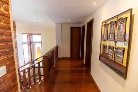 Casa de condomínio à venda com 300m², 5 quartos e 2 vagas Casa de condomínio à venda com 300m², 5 quartos e 2 vagasHall