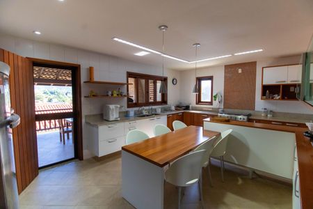 Casa de condomínio à venda com 300m², 5 quartos e 2 vagas Casa de condomínio à venda com 300m², 5 quartos e 2 vagasCozinha