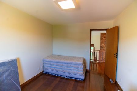 Casa de condomínio à venda com 300m², 5 quartos e 2 vagas Casa de condomínio à venda com 300m², 5 quartos e 2 vagasQuarto