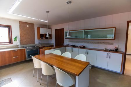 Casa de condomínio à venda com 300m², 5 quartos e 2 vagas Casa de condomínio à venda com 300m², 5 quartos e 2 vagasCozinha