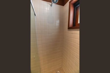 Casa de condomínio à venda com 300m², 5 quartos e 2 vagas Casa de condomínio à venda com 300m², 5 quartos e 2 vagasBanheiro da Suíte 1