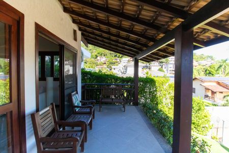 Casa de condomínio à venda com 300m², 5 quartos e 2 vagas Casa de condomínio à venda com 300m², 5 quartos e 2 vagasVaranda da Sala