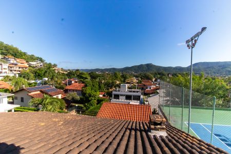 Casa de condomínio à venda com 300m², 5 quartos e 2 vagas Casa de condomínio à venda com 300m², 5 quartos e 2 vagasVista da Suíte 3