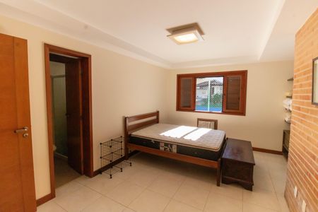 Casa de condomínio à venda com 300m², 5 quartos e 2 vagas Casa de condomínio à venda com 300m², 5 quartos e 2 vagasSuíte 1