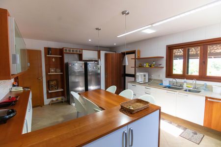 Casa de condomínio à venda com 300m², 5 quartos e 2 vagas Casa de condomínio à venda com 300m², 5 quartos e 2 vagasCozinha