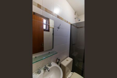 Casa de condomínio à venda com 300m², 5 quartos e 2 vagas Casa de condomínio à venda com 300m², 5 quartos e 2 vagasBanheiro da Suíte Externa