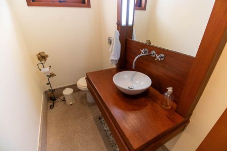 Casa de condomínio à venda com 300m², 5 quartos e 2 vagas Casa de condomínio à venda com 300m², 5 quartos e 2 vagasLavabo