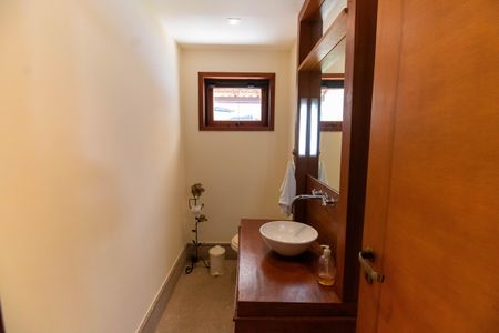 Casa de condomínio à venda com 300m², 5 quartos e 2 vagas Casa de condomínio à venda com 300m², 5 quartos e 2 vagasLavabo