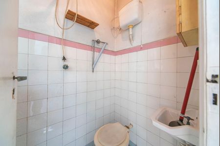 Casa à venda com 196m², 3 quartos e 2 vagas Casa à venda com 196m², 3 quartos e 2 vagasBanheiro de serviço