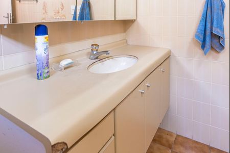 Casa à venda com 196m², 3 quartos e 2 vagas Casa à venda com 196m², 3 quartos e 2 vagasBanheiro Social