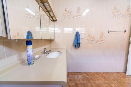 Casa à venda com 196m², 3 quartos e 2 vagas Casa à venda com 196m², 3 quartos e 2 vagasBanheiro Social