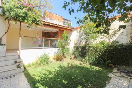 Casa à venda com 240m², 4 quartos e 2 vagas Casa à venda com 240m², 4 quartos e 2 vagasJardim