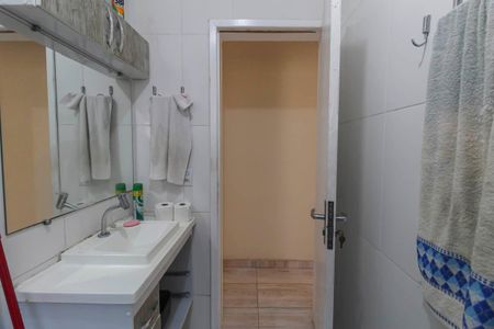 Casa à venda com 240m², 4 quartos e 2 vagas Casa à venda com 240m², 4 quartos e 2 vagasBanheiro 2
