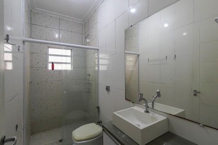 Casa à venda com 240m², 4 quartos e 2 vagas Casa à venda com 240m², 4 quartos e 2 vagasBanheiro 1