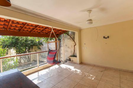 Casa à venda com 240m², 4 quartos e 2 vagas Casa à venda com 240m², 4 quartos e 2 vagasChurrasqueira