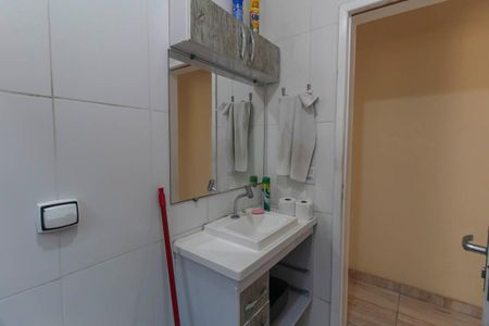 Casa à venda com 240m², 4 quartos e 2 vagas Casa à venda com 240m², 4 quartos e 2 vagasBanheiro 2