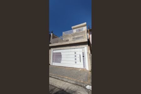 Casa à venda com 240m², 4 quartos e 2 vagas Casa à venda com 240m², 4 quartos e 2 vagasFachada