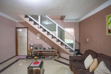 Casa à venda com 220m², 3 quartos e 2 vagas Casa à venda com 220m², 3 quartos e 2 vagasSala