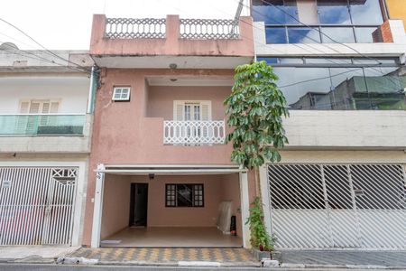 Casa à venda com 220m², 3 quartos e 2 vagas Casa à venda com 220m², 3 quartos e 2 vagasFachada