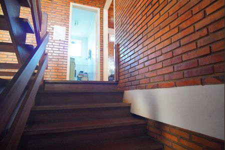 Casa à venda com 230m², 3 quartos e 2 vagasEscada