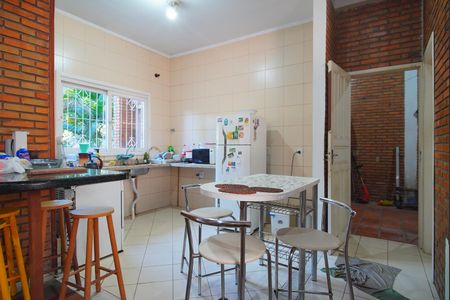 Casa à venda com 230m², 3 quartos e 2 vagasCozinha