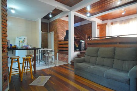 Casa à venda com 230m², 3 quartos e 2 vagasSala