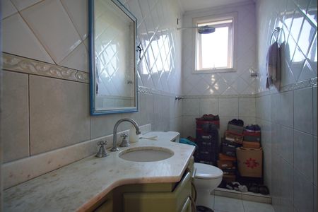 Casa à venda com 230m², 3 quartos e 2 vagasBanheiro