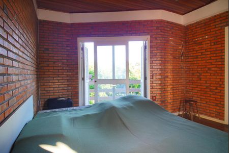 Casa à venda com 230m², 3 quartos e 2 vagasSuíte