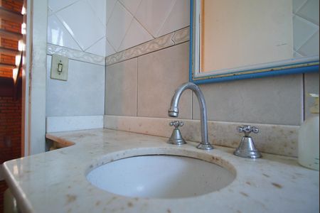 Casa à venda com 230m², 3 quartos e 2 vagasBanheiro