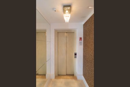 Apartamento à venda com 166m², 3 quartos e 3 vagas Apartamento à venda com 166m², 3 quartos e 3 vagasHall