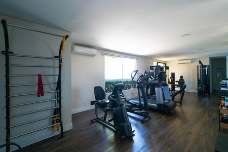 Apartamento à venda com 166m², 3 quartos e 3 vagas Apartamento à venda com 166m², 3 quartos e 3 vagasÁrea comum - Academia