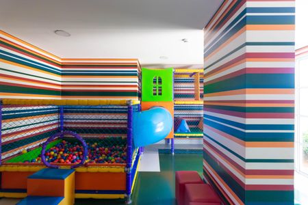 Apartamento à venda com 166m², 3 quartos e 3 vagas Apartamento à venda com 166m², 3 quartos e 3 vagasÁrea comum - Brinquedoteca