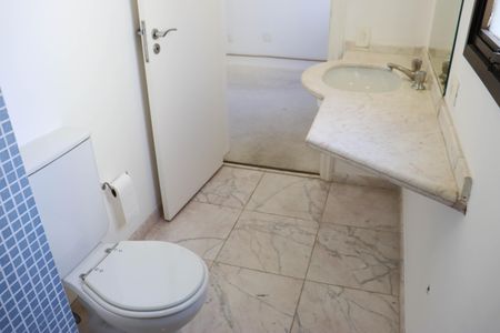 Apartamento à venda com 200m², 3 quartos e 3 vagasBanheiro da Suíte 2