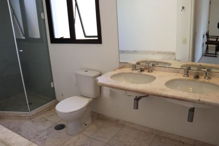 Apartamento à venda com 200m², 3 quartos e 3 vagasBanheiro da Suíte 3