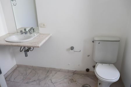 Apartamento à venda com 200m², 3 quartos e 3 vagas Apartamento à venda com 200m², 3 quartos e 3 vagasBanheiro da Suíte 1