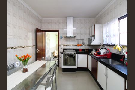 Casa à venda com 160m², 3 quartos e 2 vagasCozinha