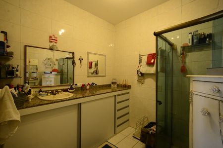 Casa à venda com 250m², 3 quartos e 2 vagasBanheiro/Suíte