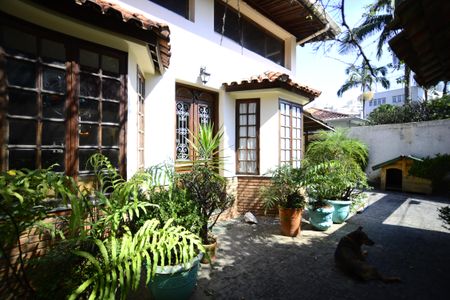 Casa à venda com 250m², 3 quartos e 2 vagasFachada