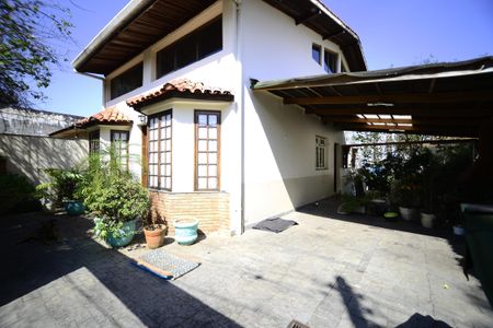 Casa à venda com 250m², 3 quartos e 2 vagasFachada
