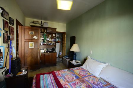 Casa à venda com 250m², 3 quartos e 2 vagasSuíte