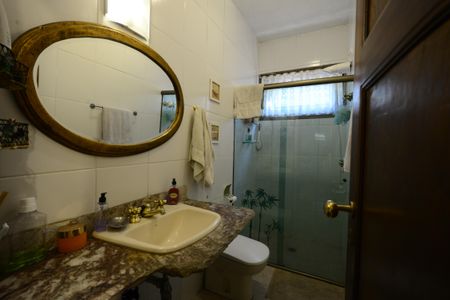 Casa à venda com 250m², 3 quartos e 2 vagasBanheiro