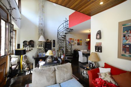 Casa à venda com 250m², 3 quartos e 2 vagasSala