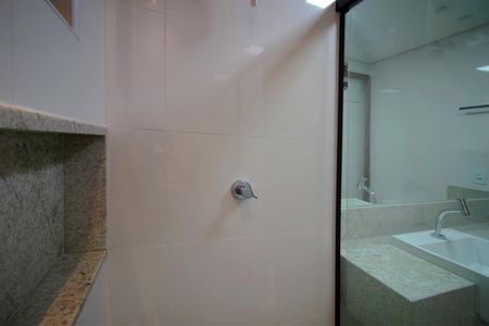 Apartamento à venda com 55m², 2 quartos e sem vagaBanheiro da Suíte