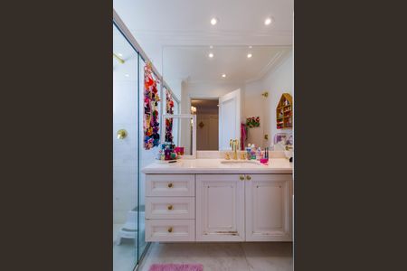 Apartamento à venda com 289m², 4 quartos e 4 vagas Apartamento à venda com 289m², 4 quartos e 4 vagasBanheiro da Suíte 2