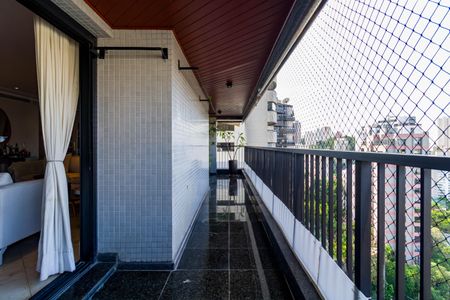 Apartamento à venda com 289m², 4 quartos e 4 vagas Apartamento à venda com 289m², 4 quartos e 4 vagasVaranda