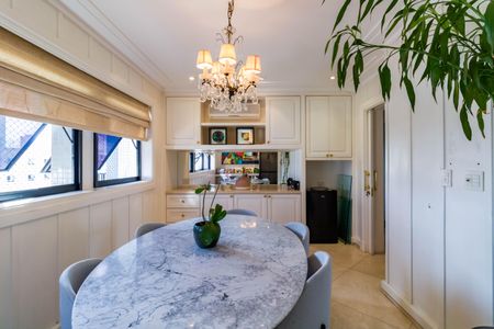 Apartamento à venda com 289m², 4 quartos e 4 vagas Apartamento à venda com 289m², 4 quartos e 4 vagasSala 2