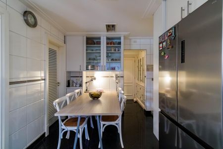 Apartamento à venda com 289m², 4 quartos e 4 vagas Apartamento à venda com 289m², 4 quartos e 4 vagasCozinha