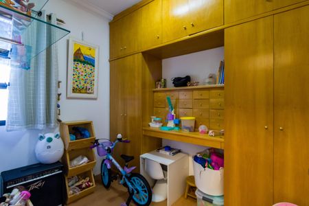 Apartamento à venda com 289m², 4 quartos e 4 vagas Apartamento à venda com 289m², 4 quartos e 4 vagasQuarto de Serviço